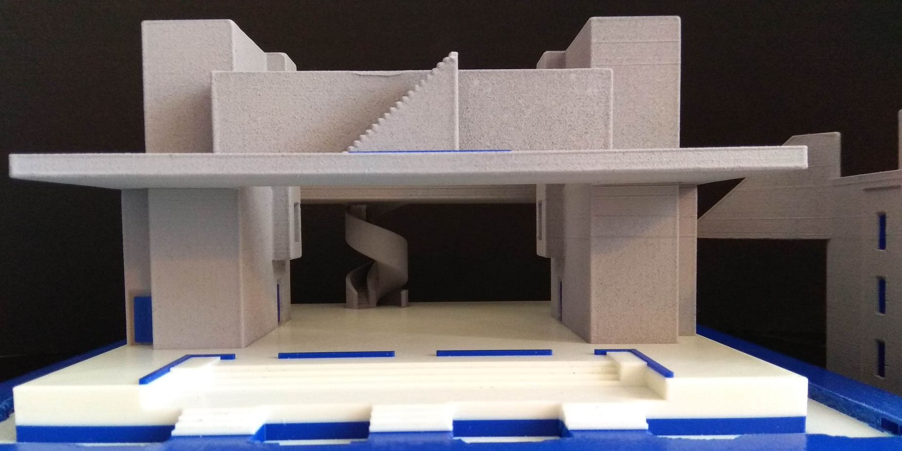 Blick ins innere des ADA-Gebäudes ohne Fassade