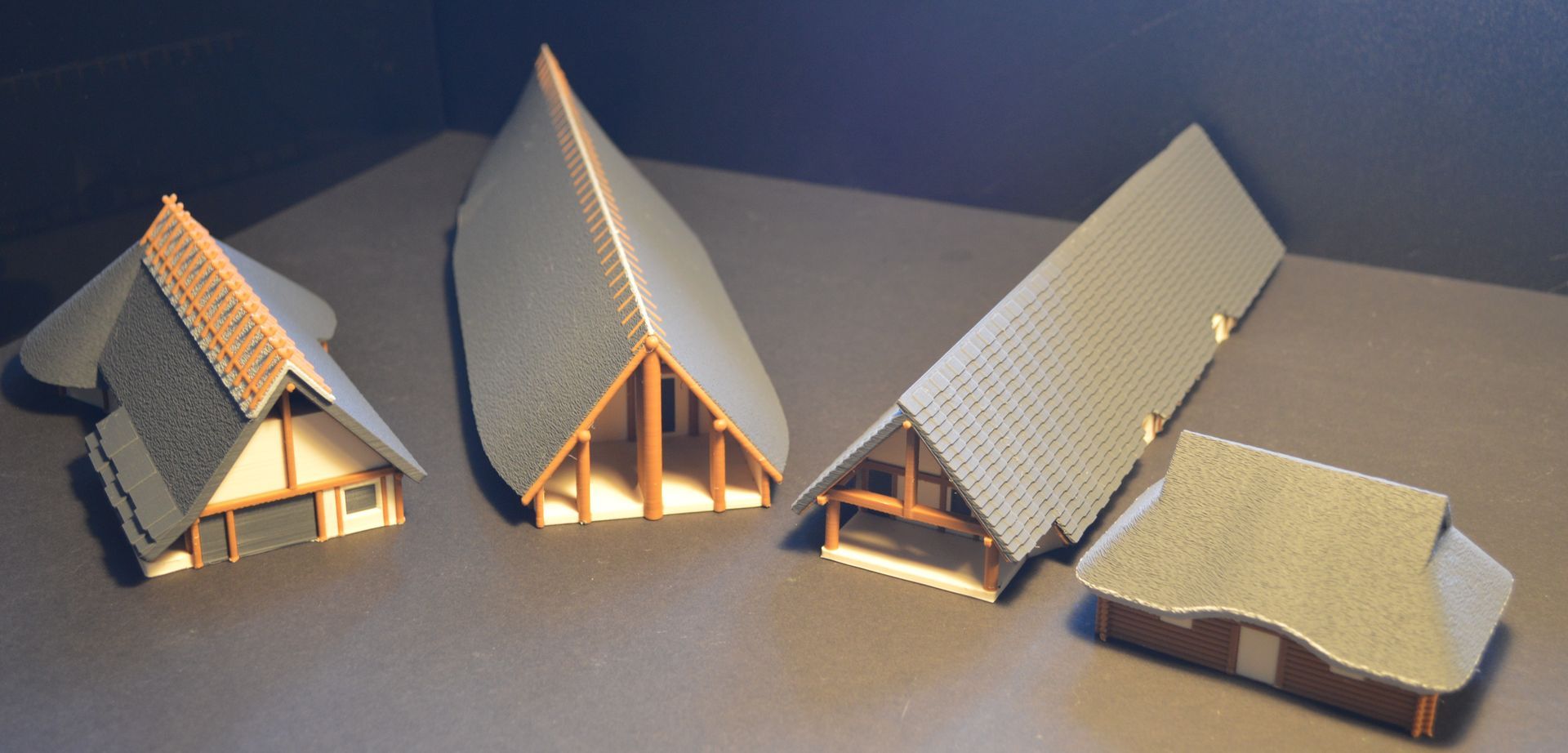 Fotografie der vier Hausmodelle