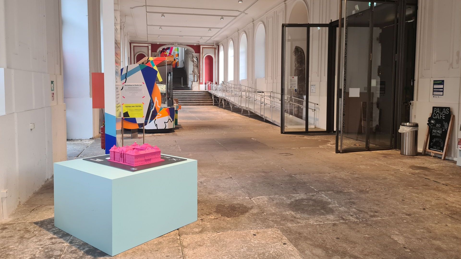 Bild Foyer des Japanischen Palais mit Tastmodell