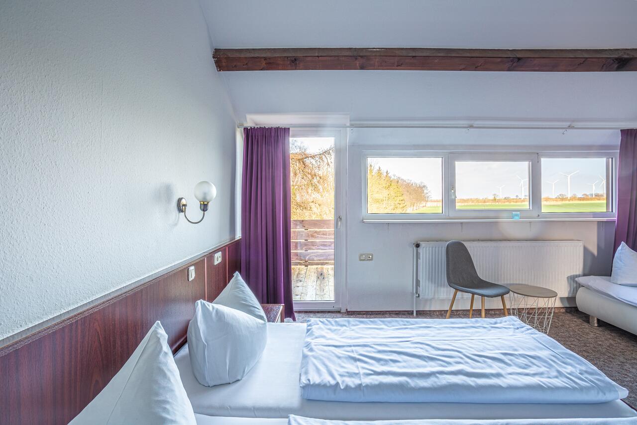 Hotel, Unterkunft in Ratekau - Ostholstein bei Lübeck, Zimmer, Bad Schwartau, Motel, Reinfeld, Bad Oldesloe, Scharbeutz, Timmendorfer Strand, Travemünde, Ratekau, Neustadt in Holstein, Sierksdorf, Hostel, Monteurzimmer, Ferienhaus, Ferienwohnung, Ahrensbök, Ostsee, Urlaub, Urlaubshotel, günstig,