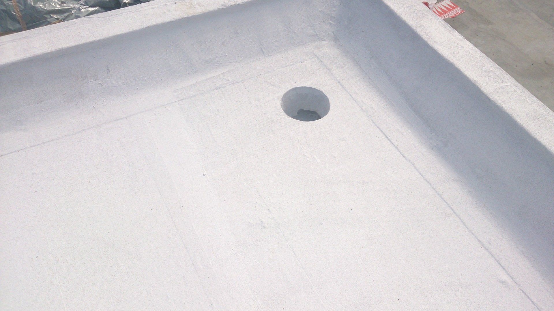 Flachdach Gully Flachdach Entwässerung neu eingesichtet mit Flüssigkunststoff und Vlies