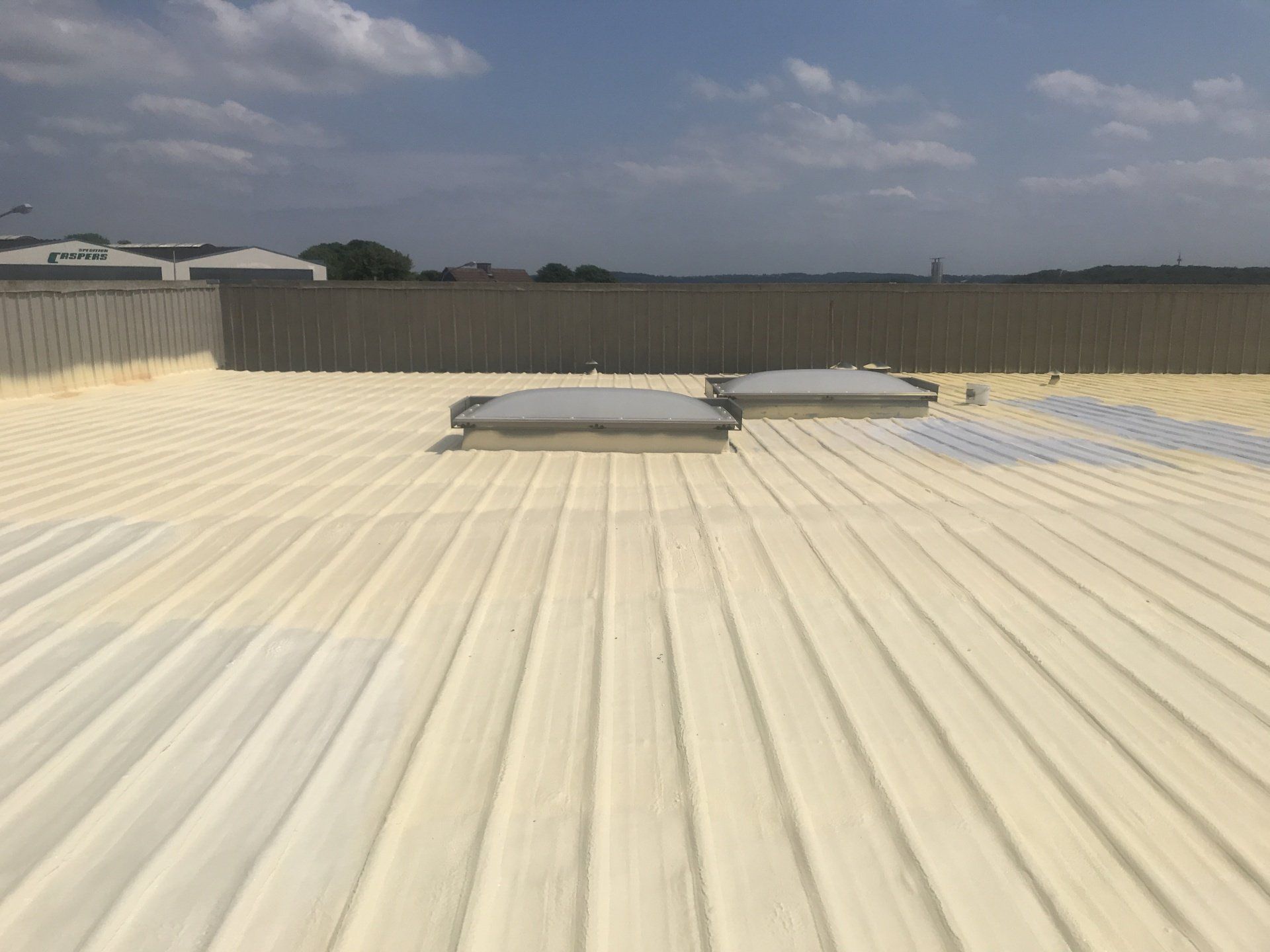 Blechdach Flachdachabdichtung und Wärmedämmung mit PUR Ortschaum Dachspritzschaum