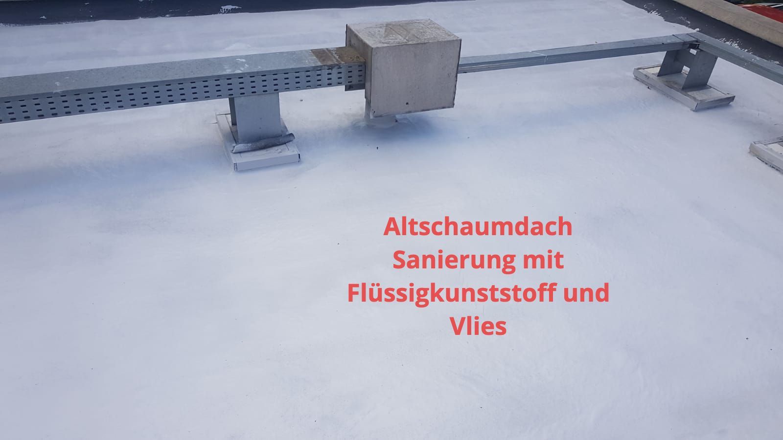 Altschaumdachsanierung mit Flüssigkunststoff und Vlies UV Schutz