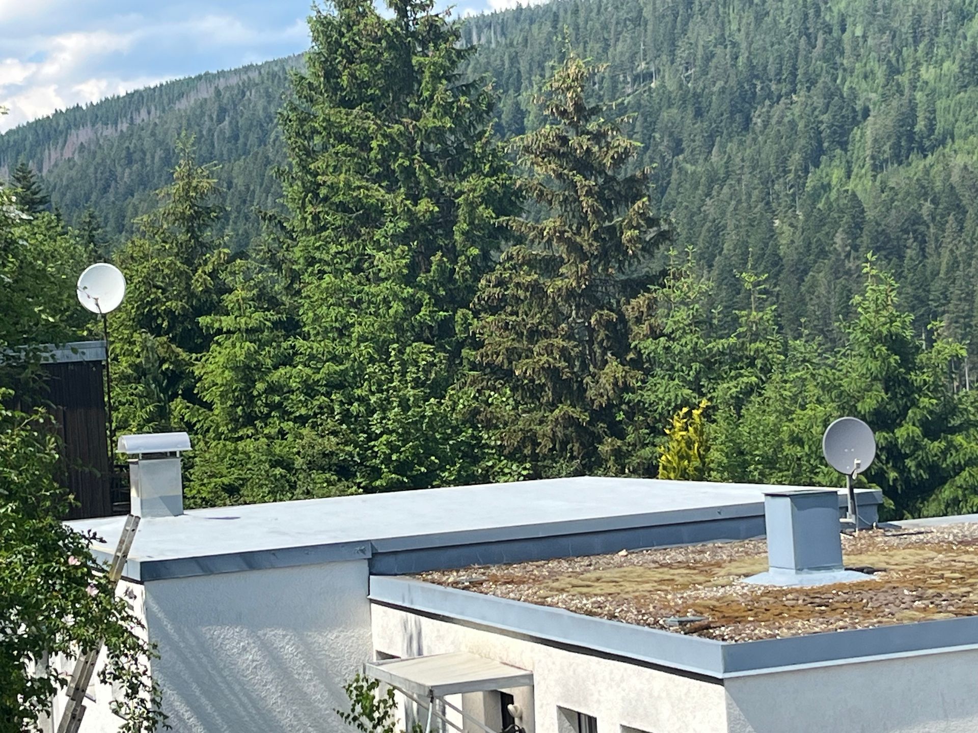 bitumendach Flachdachabdichtung und Wärmedämmung mit PUR Ortschaum Dachspritzschaum