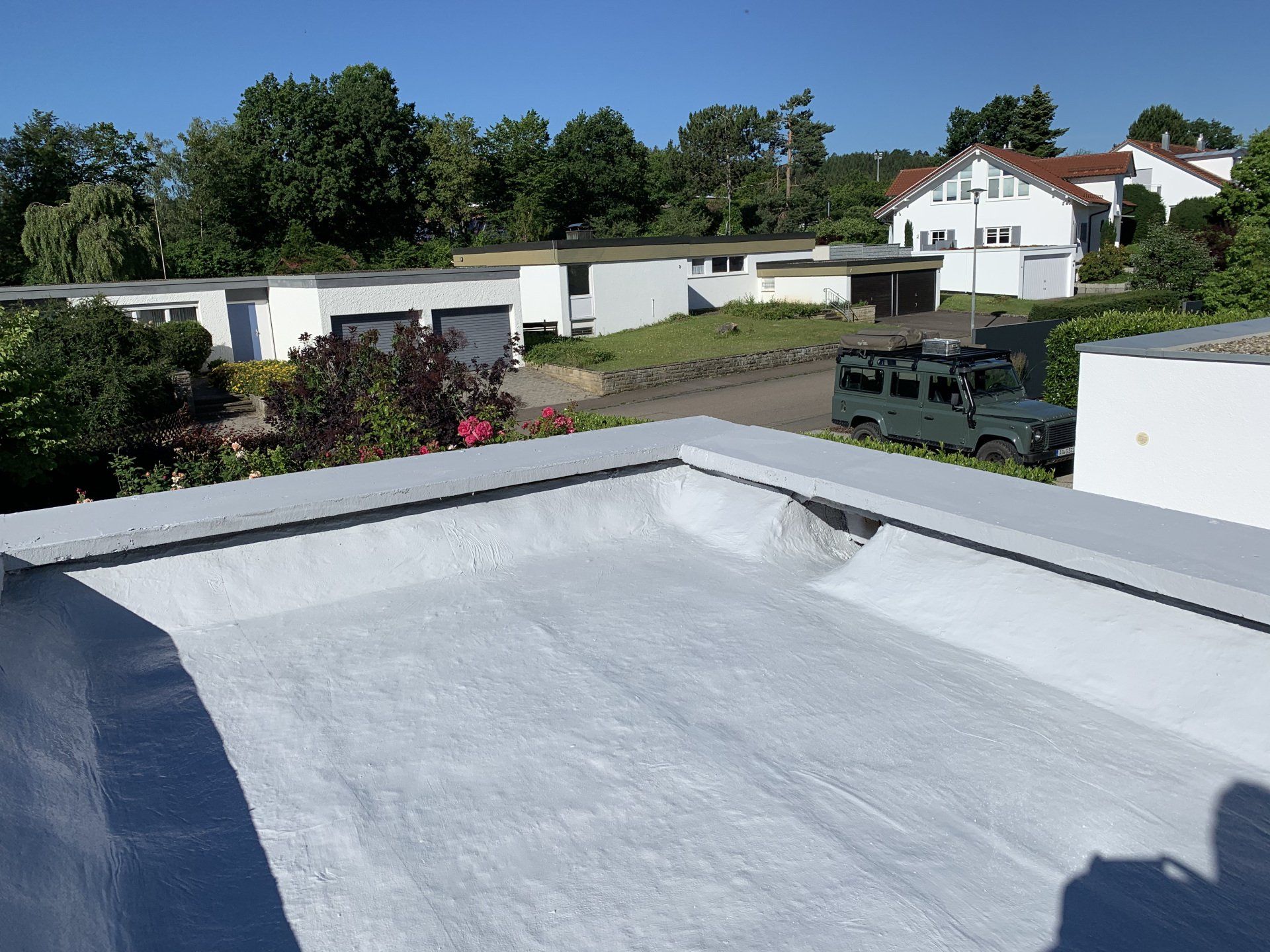 Altschaumdachsanierung mit Flüssigkunststoff und Vlies UV Schutz
