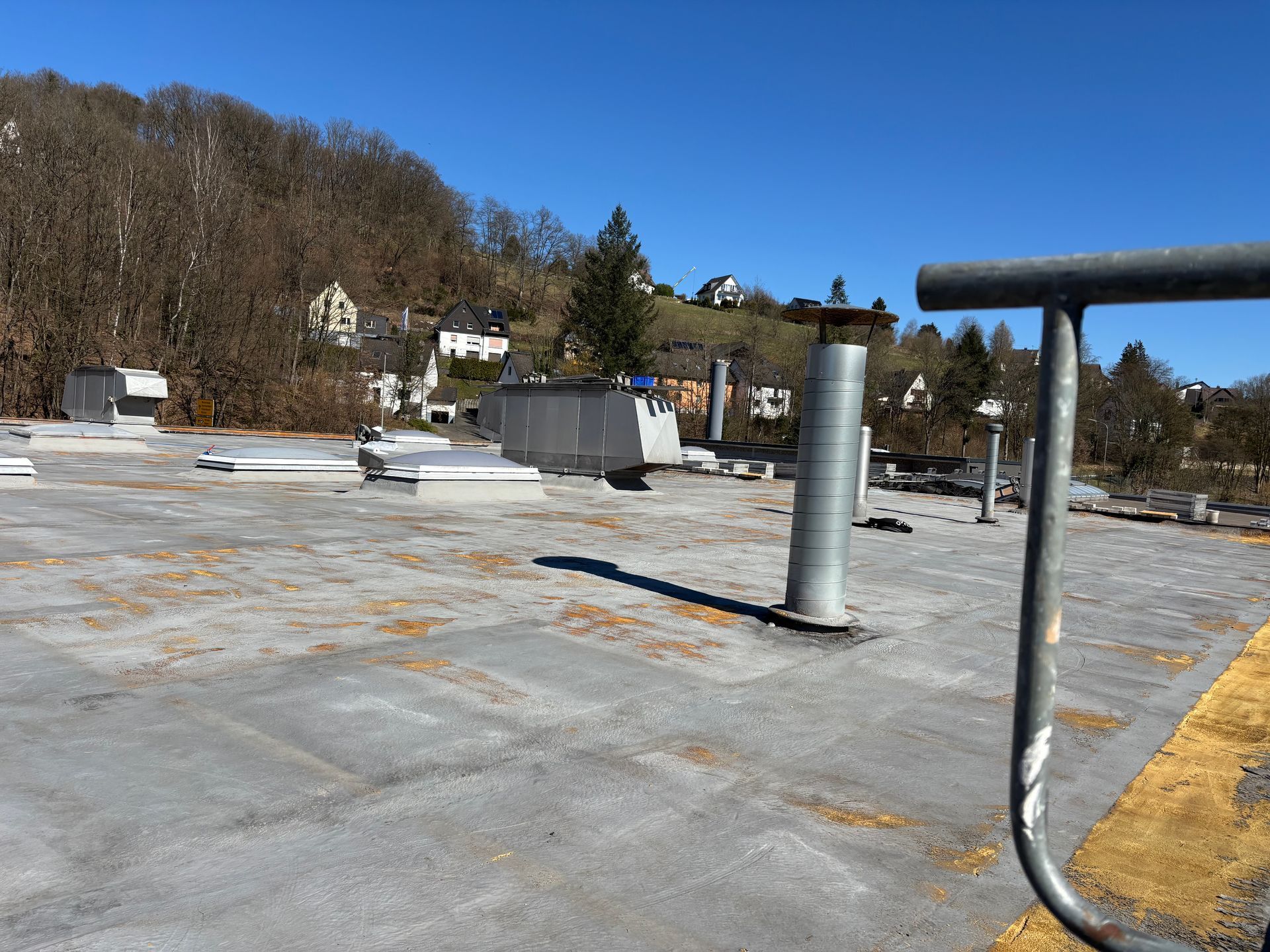 Altschaumdach UV Schutz Sanierung mit Flüssigkunststoff