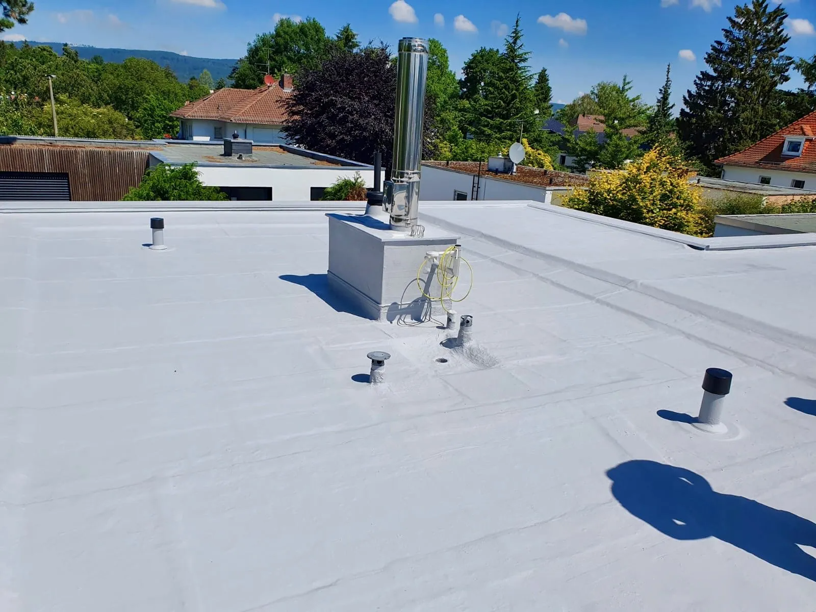 Dachabdichtung Flachdach mit Flüssigkunststoff Dachabdichtung Flachdach mit Flüssigkunststoff