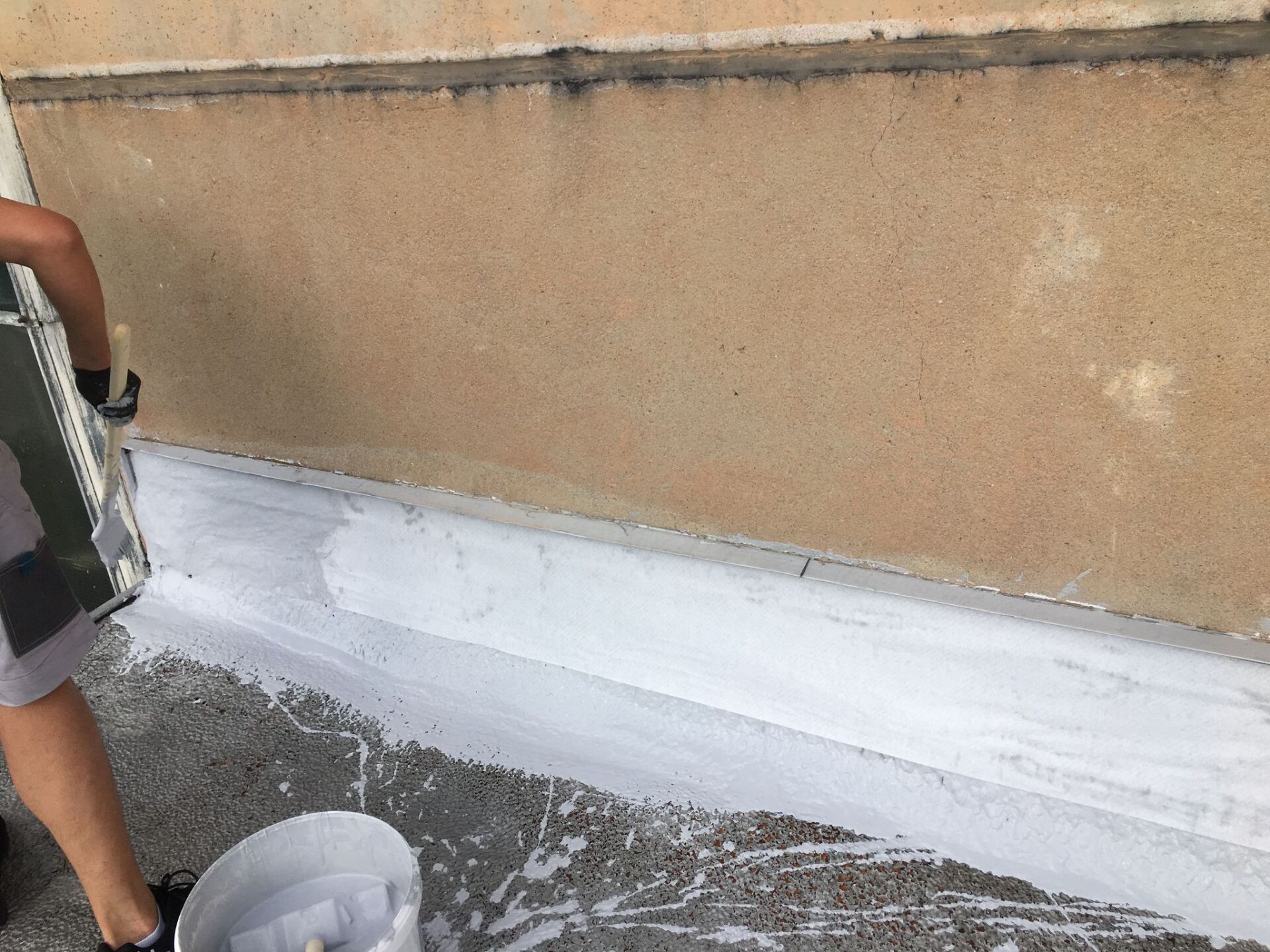 Altschaumdach Sanierung mit Flüssigkunststoff