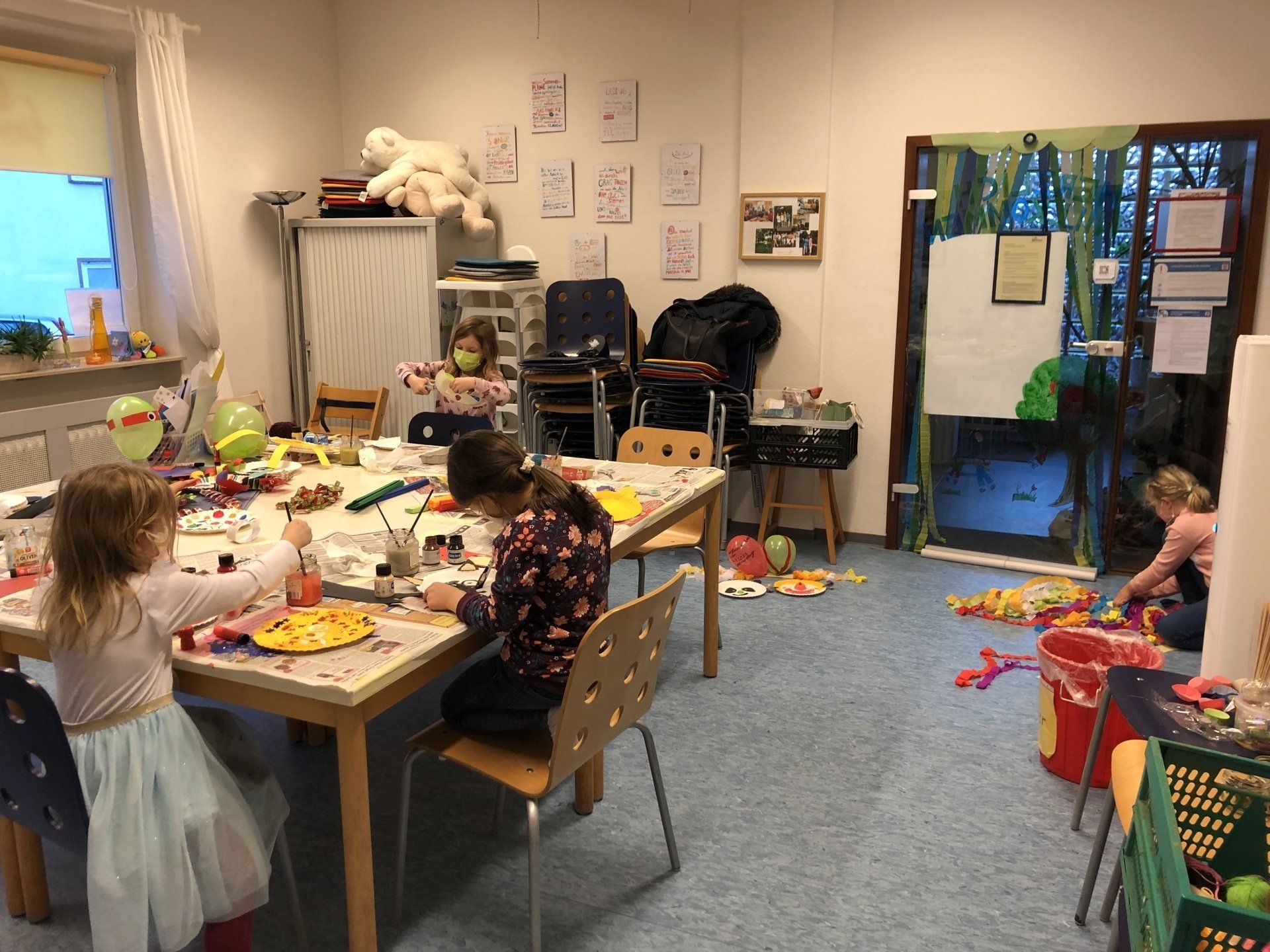 fambinis Party Karneval Nicole Brys basteln Kunst querbeet Friedrichsdorf Kindergeburtstag