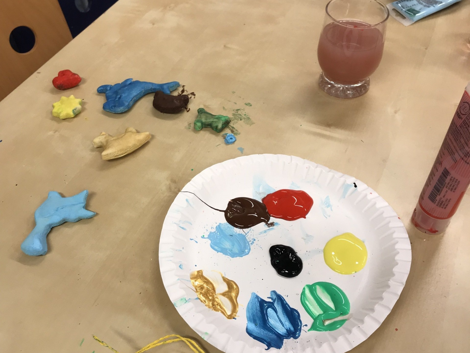 Ob Sonne oder Regen – am Kindergeburtstag kreativ zu sein ist immer möglich und macht viel Spaß! Gern biete ich hierzu einen bunten Strauß an Ideen und fertige gemeinsam mit den kleinen Künstlern kleine Schätze! Kindergeburtstage Taunus Friedrichsdorf Rosbach Bad Homburg Oberursel