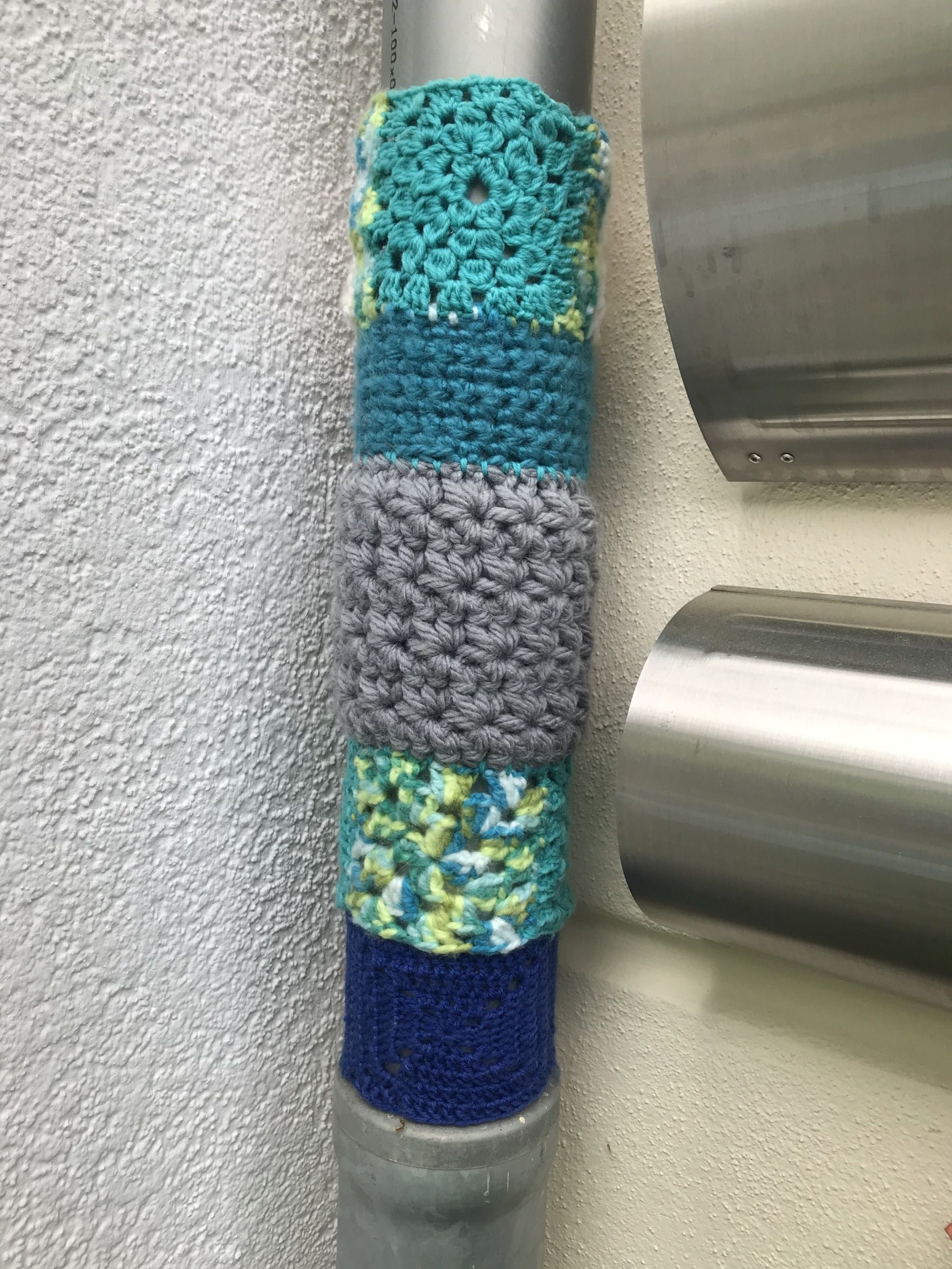 Regenrohr-Dekoration Urban-Knitting