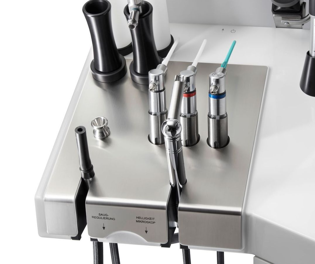 Cut-out BASIC PLUS spray bottles and suction