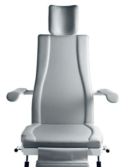 SIT 4 frontal view upper half of chair, smooth upholstery, light gray