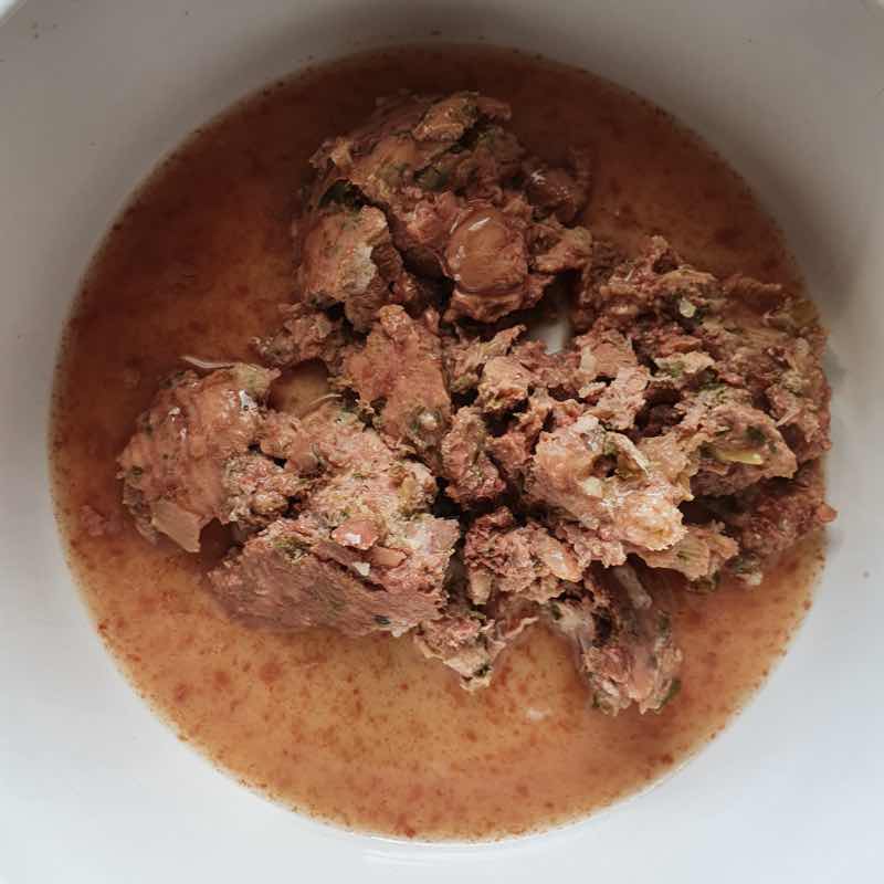 Dosenfutter für Hunde Das Bild zeigt Hundenassfutter