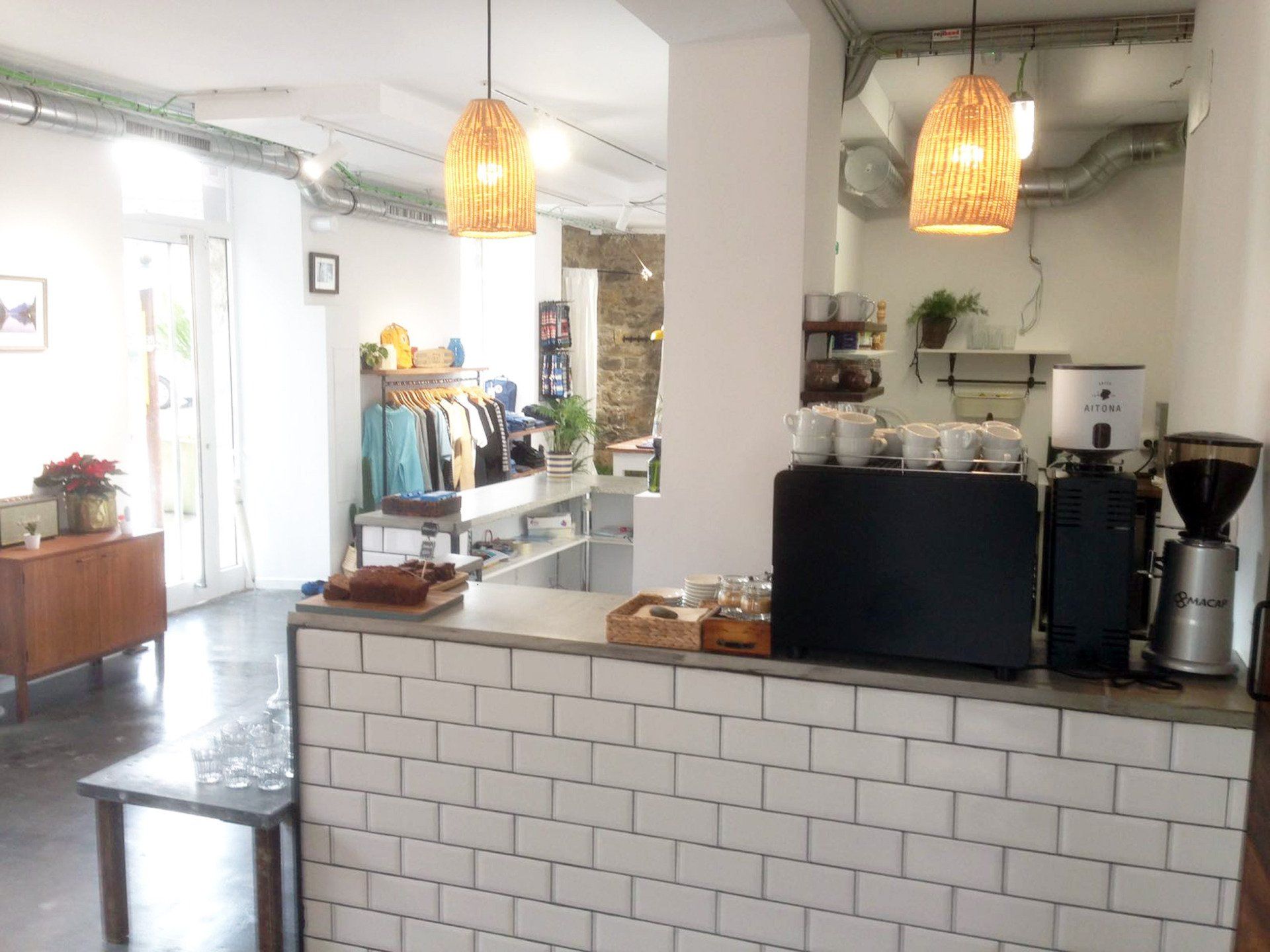 otamendi arkitektura proyectos arquitectura reforma de local y licencia de actividad The Pass surf tienda y cafetería Orio