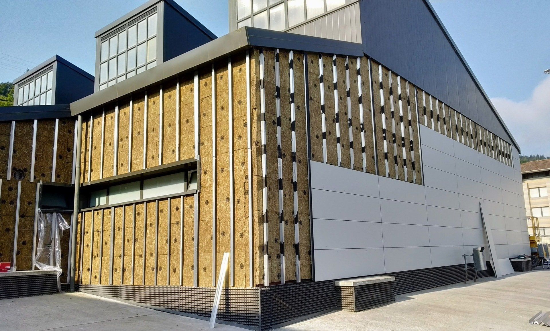 otamendi arkitektura proyectos arquitectura reformas y rehabilitación de edificios fachada ventilada aislamiento térmico