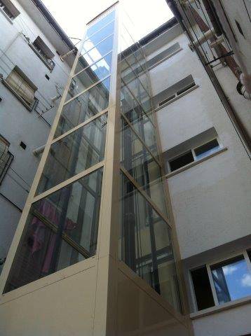 proyectos arquitectura instalación de ascensor y reformas de portales
