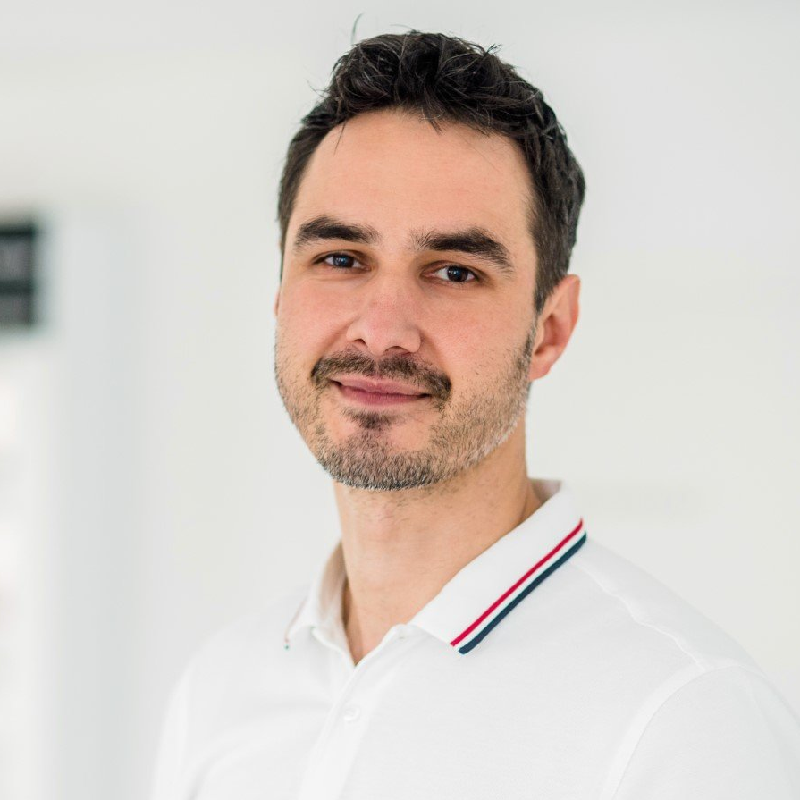 Dr. Slotosch, Nasenkorrektur ohne OP mit Hyaluronsäure, Höckernase, Sattelnase, Limburg, Montabaur, Wiesbaden Dr. Slotosch, Nasenkorrektur ohne OP mit Hyaluronsäure, Höckernase, Sattelnase, Limburg, Montabaur, Wiesbaden