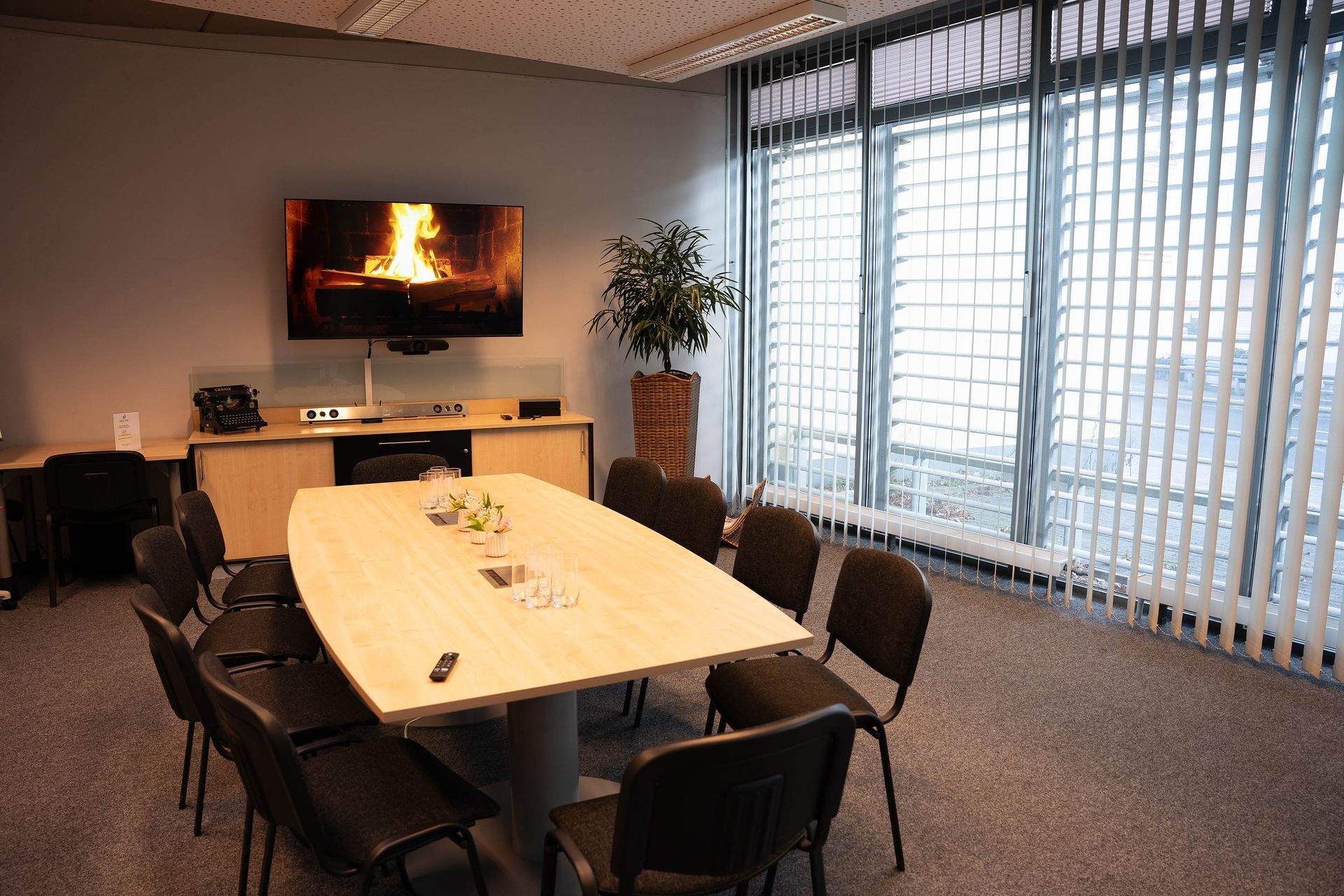 OFFICE POINT Besprechungsraum OFFICE POINT Besprechungsraum