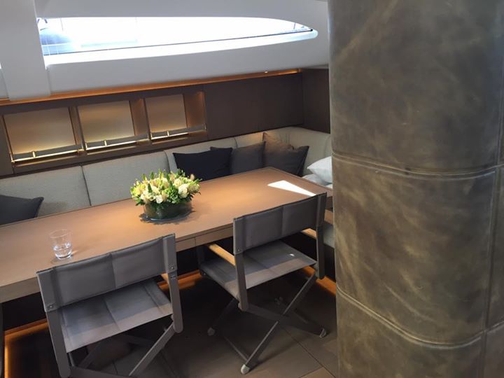 Saloon of Swan 95S number 1