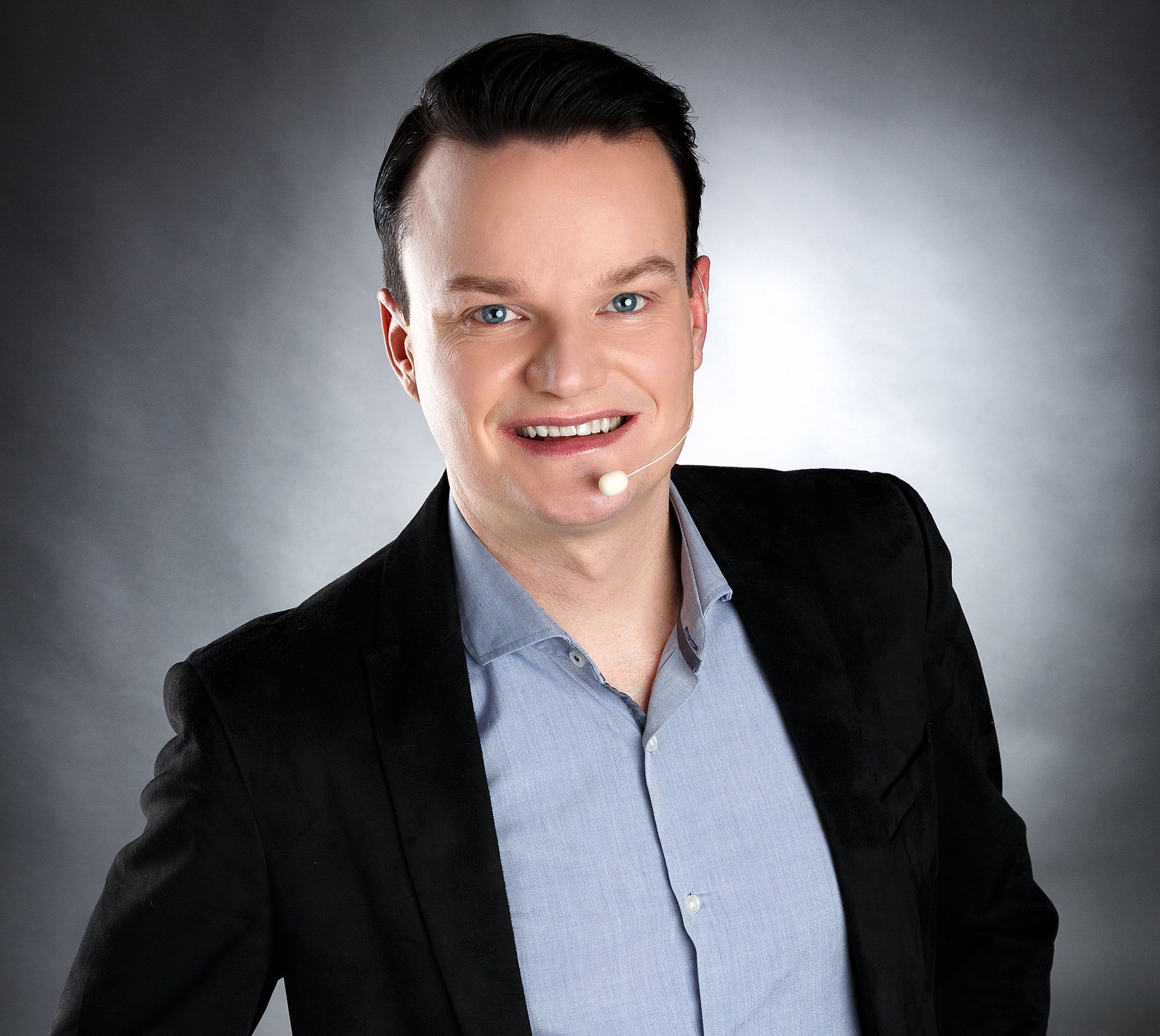 Florian Kunze Speaker + Business Profi Florian-Kunze-Speaker-Business-Profi-Vortrag-Digitalisierung-Motivation-Querdenken-Keynote