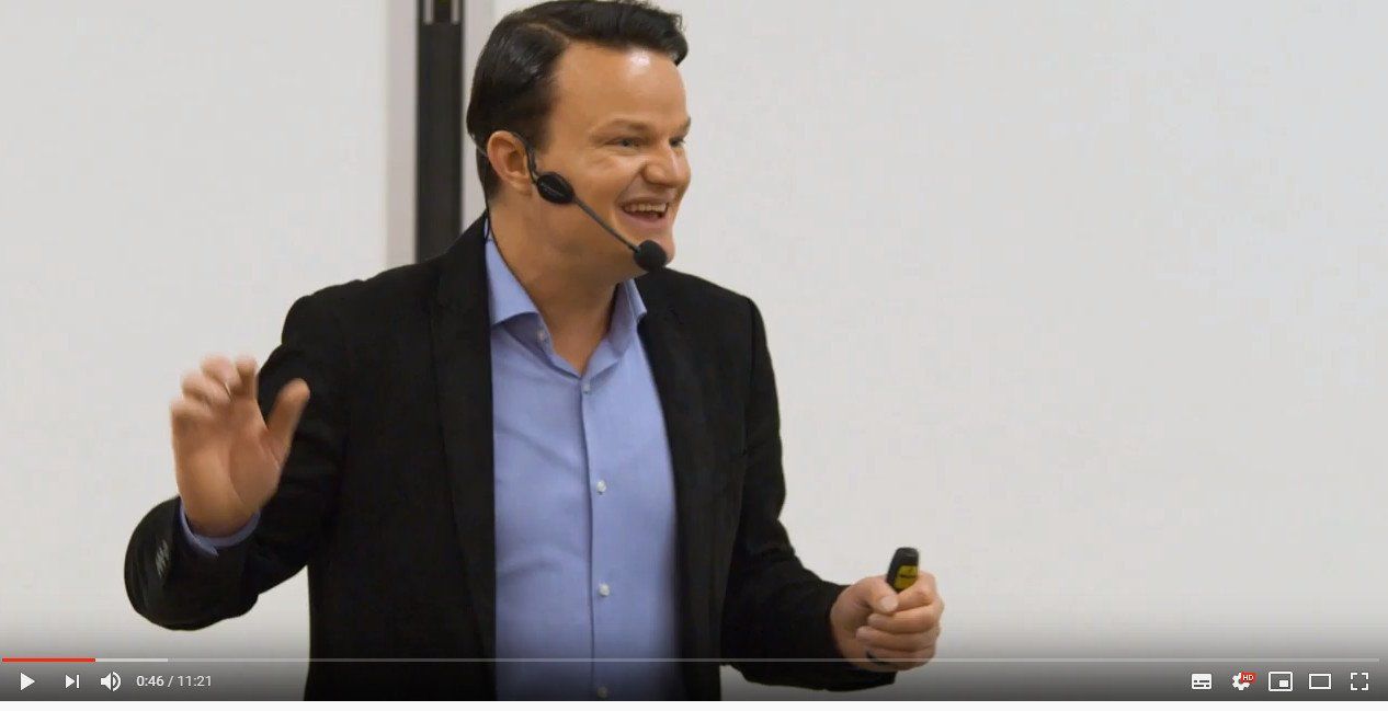Digitalisierung - Florian Kunze - Wie sieht die Stelle der Assistenz im Unternehmen in Zukunft aus? Florian-Kunze-Speaker-Business-Profi-Vortrag-Keynote-Digitalisierung-Motivation-Querdenken