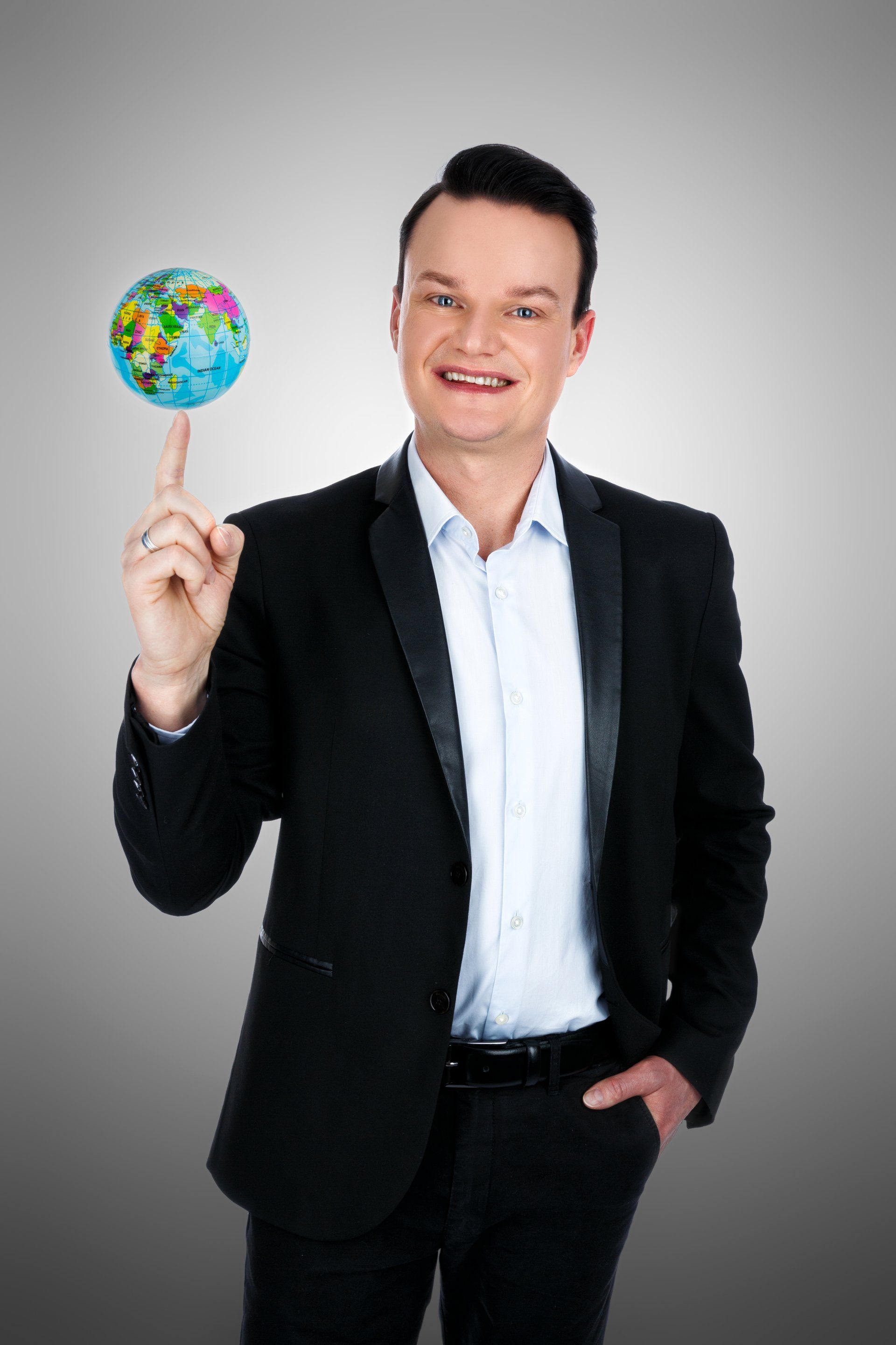 Florian Kunze Speaker + Business Profi florian-kunze-speaker-redner-vortrag-business-profi-experte-digitalisierung-unternehmenserfolg-motivation-reise-um-die-welt-jetsetter-keynote-experte-logistik-cio-key-note-menschen-15