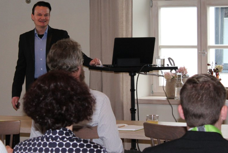 florian-kunze-speaker-redner-vortrag-business-profi-experte-digitalisierung-unternehmenserfolg-motivation-reise-um-die-welt-jetsetter-keynote-experte-logistik-cio-key-note-menschen-15