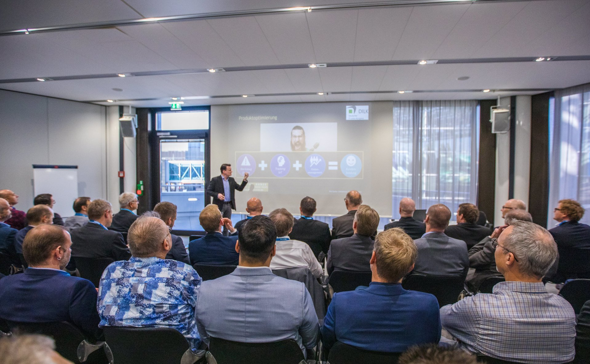 Bild: ©Fotograf-Koeln-Frank-Metzemacher-Lichtreim-DILK-2019 florian-kunze-speaker-redner-vortrag-business-profi-experte-digitalisierung-unternehmenserfolg-motivation-reise-um-die-welt-jetsetter-keynote-experte-logistik-cio-key-note-menschen-15