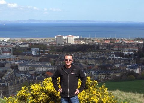 Florian-Kunze-Speaker-Business-Profi-Digitalisierung-Motivation-Reisen-Querdenken-Redner-Vortrag-keynote-edinburgh