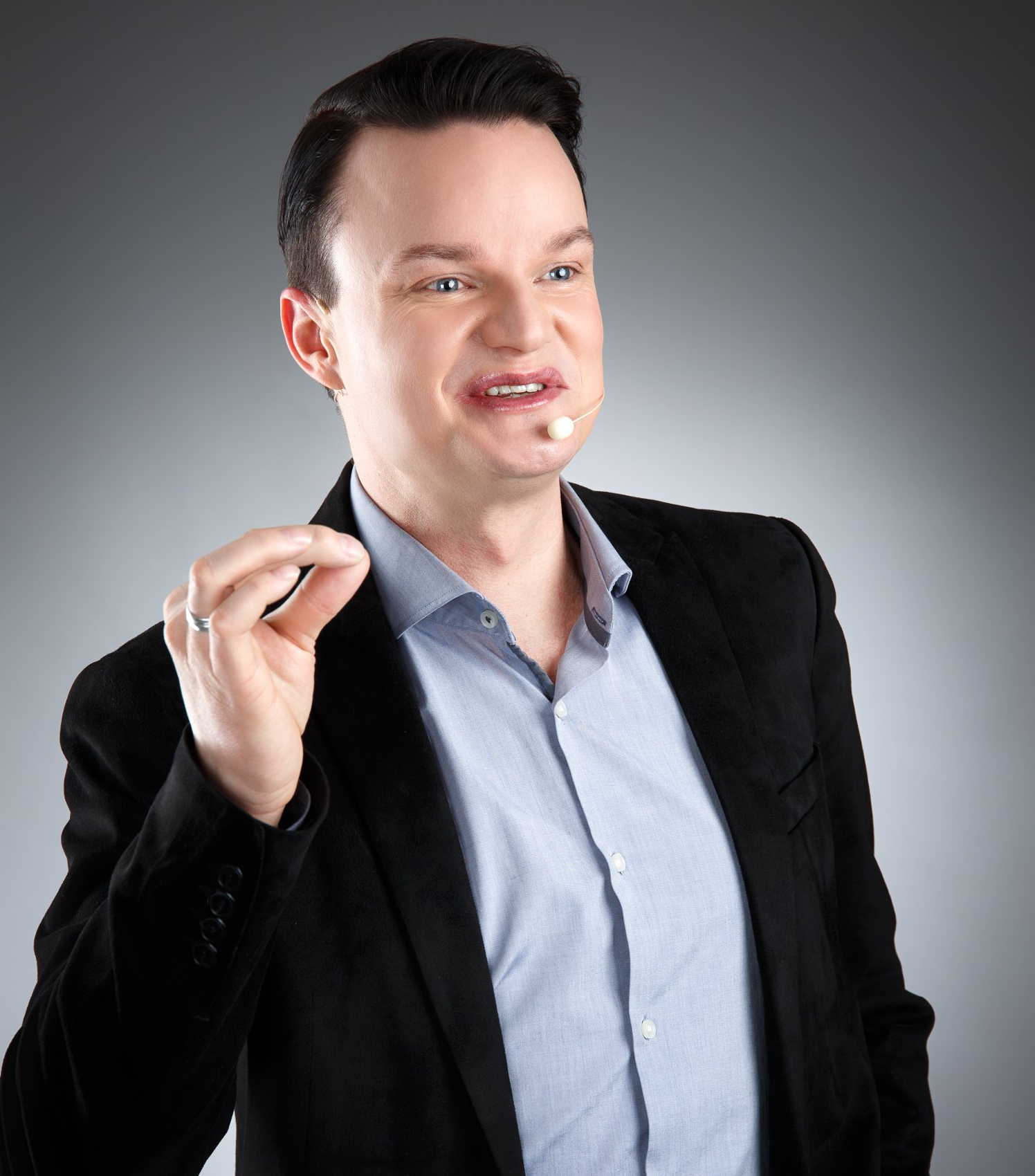 florian-kunze-speaker-redner-vortrag-business-profi-experte-digitalisierung-unternehmenserfolg-motivation-reise-um-die-welt-jetsetter-keynote-experte-logistik-cio-key-note-menschen-15