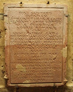 Steinplatte mit Schrift