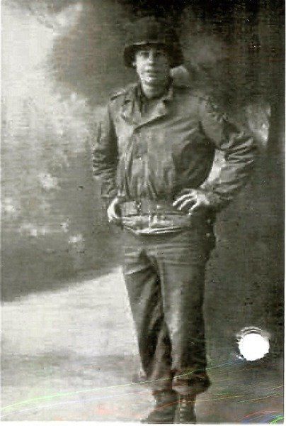 Historische Foto von Bob Shelato in Uniform und mit Stahlhelm Historische Foto von Bob Shelato in Uniform und mit Stahlhelm