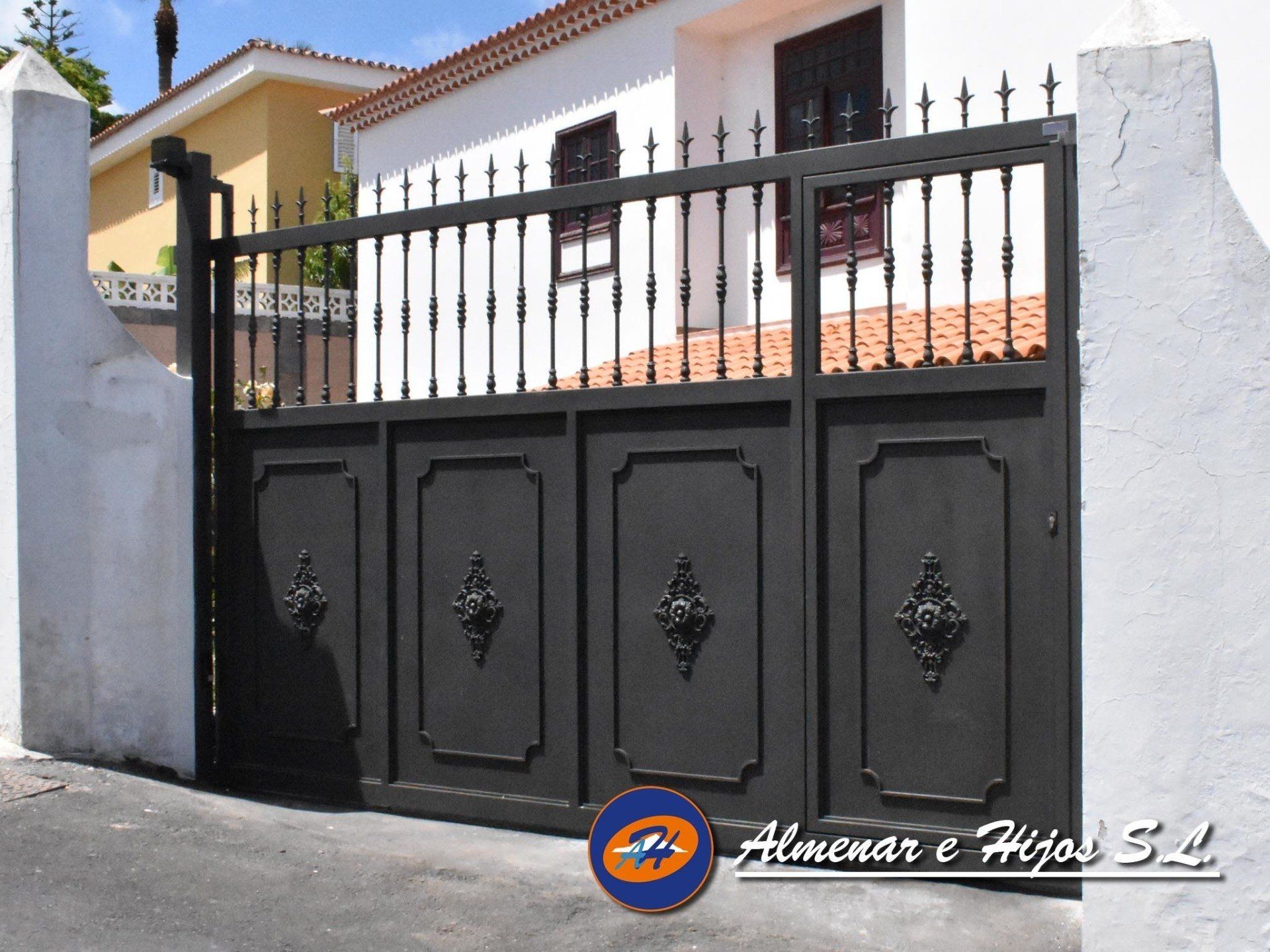 Puerta Batiente con barrotes