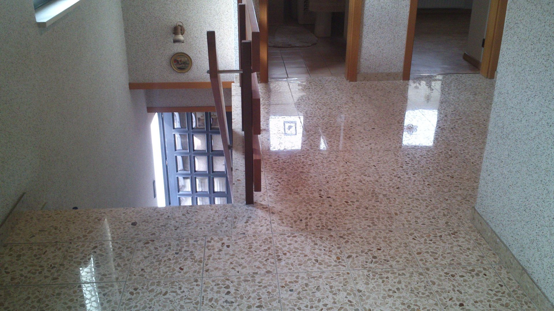 Terrazzo sanieren – Langlebige Aufbereitung für ein makelloses Erscheinungsbild.