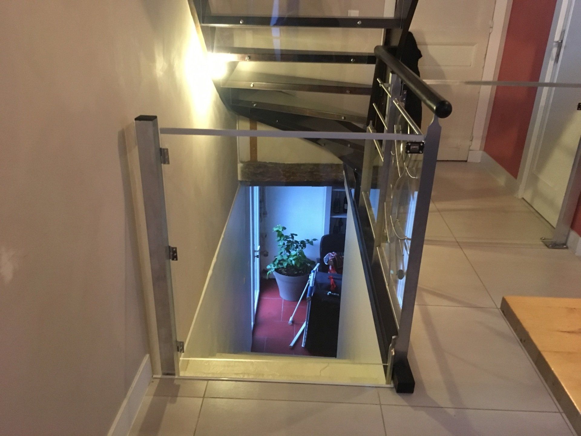 barrière de sécurité en plexiglas pour escalier