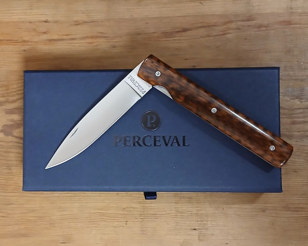 Le Français de l'atelier de Perceval ,
couteau pliant à liner lock , manche en Amourette