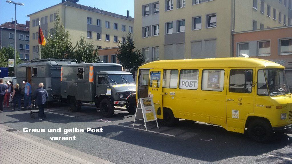 Graue und gelbe Post vereint