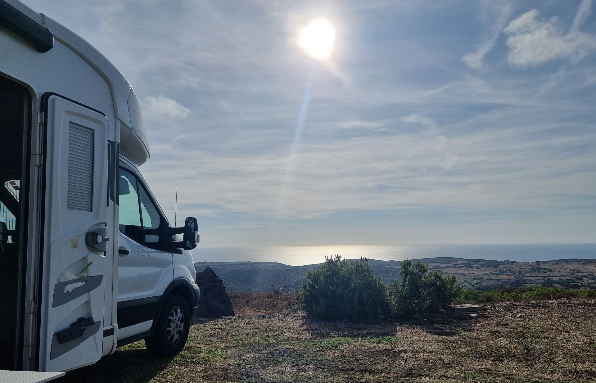 Wohnmobil auf Stellplatz in Sennariolo