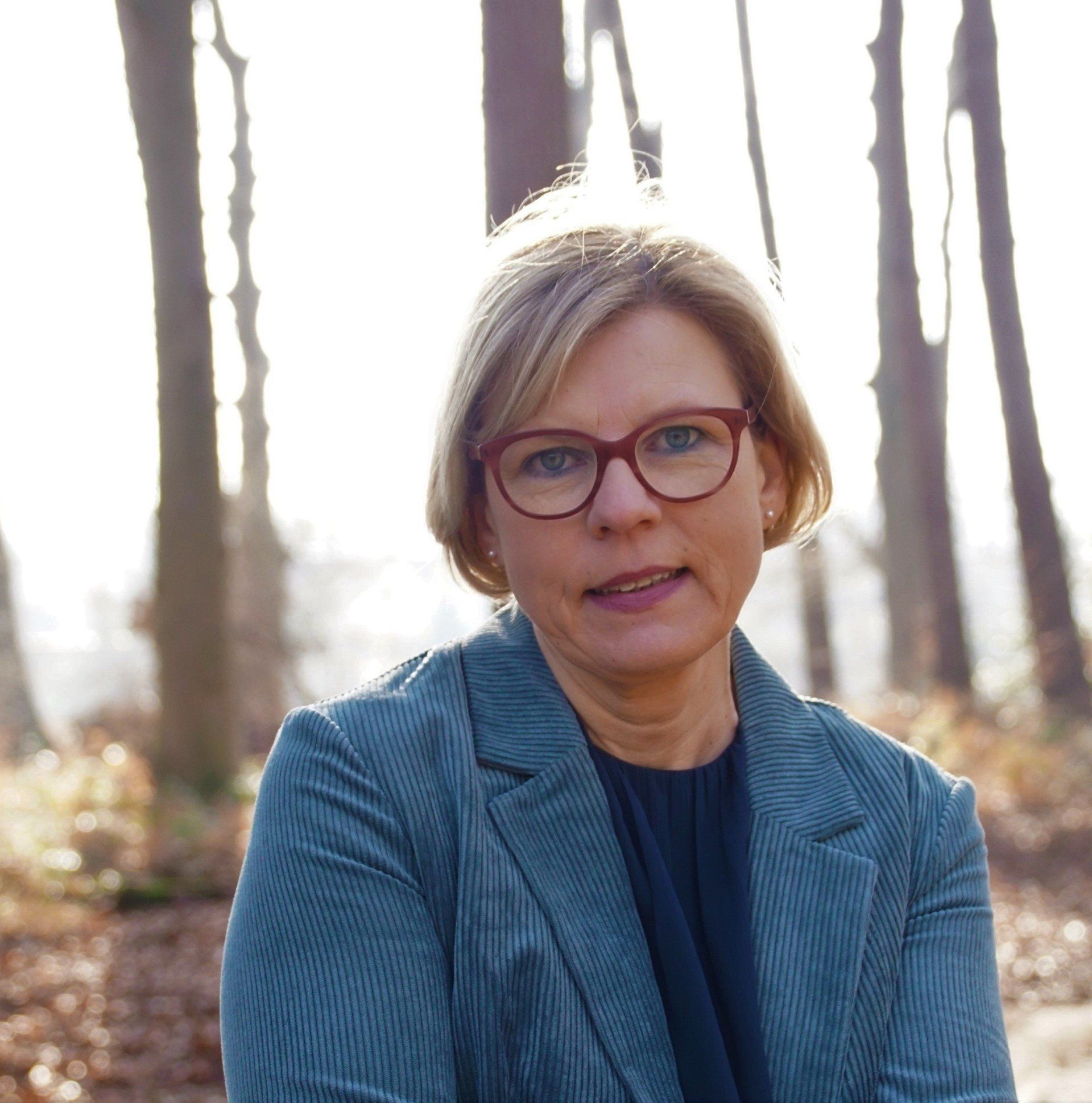 Trauerrednerin Simone Heine Trauerrednerin Simone Heine