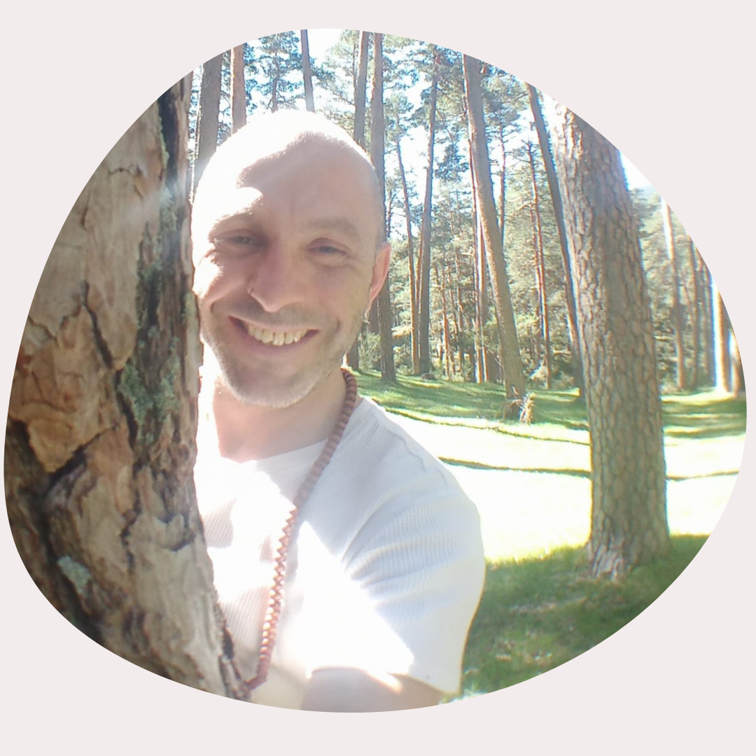 Rubén Montalvo / Kandú. Profesor de yoga y meditación en ananda.má, espacio de consciencia y bienestar en Segovia.