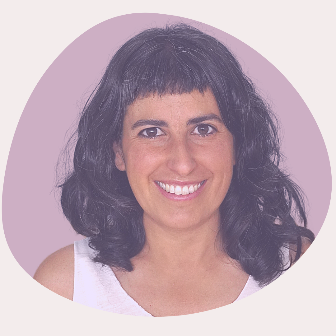 Clara M. Reques / Niskha. Profesora de yoga experta en infancia, en ananda.má, espacio de consciencia y bienestar en Segovia.