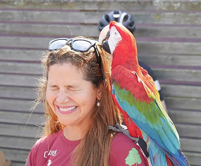 Frau mit Papagei, Wandeltage 2024