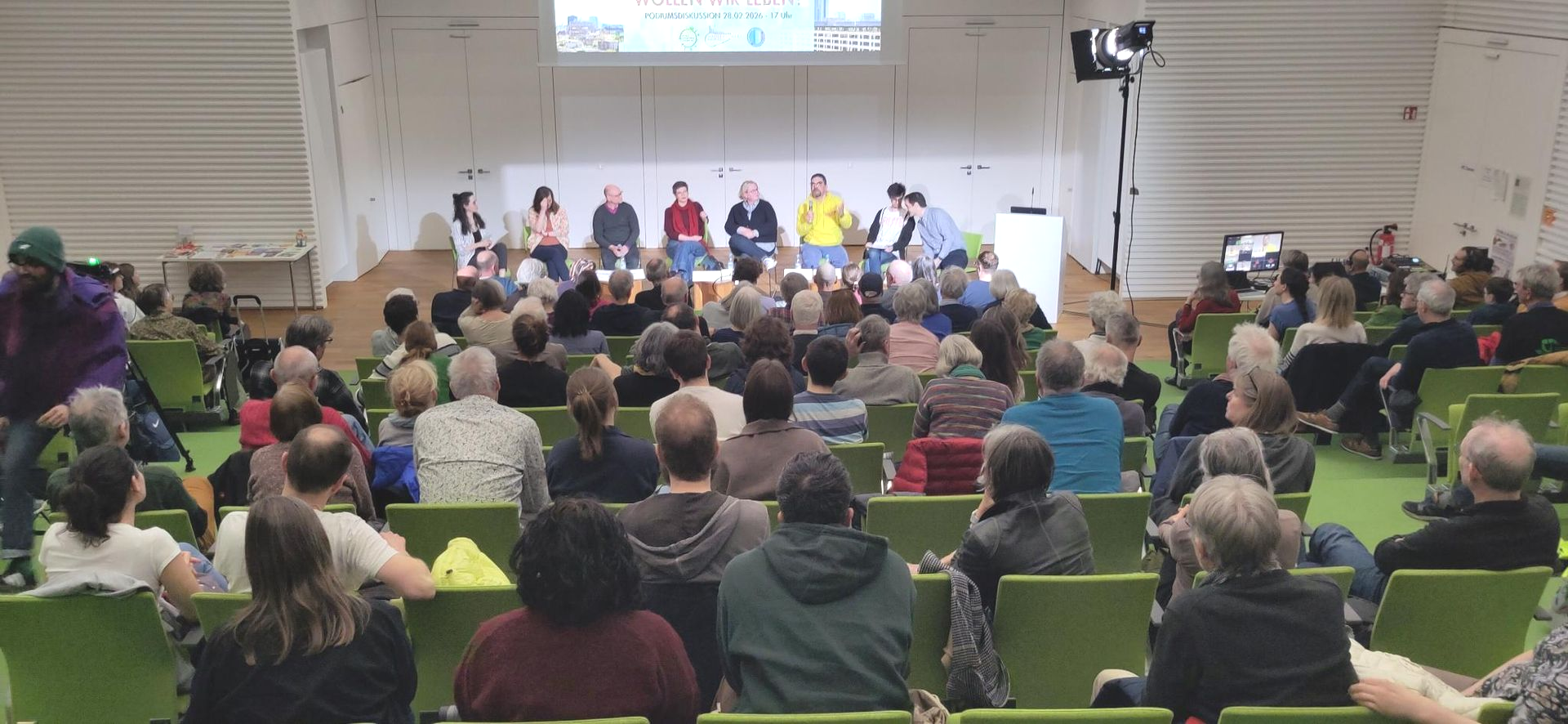 Diskussionsrunde in Hörsaal