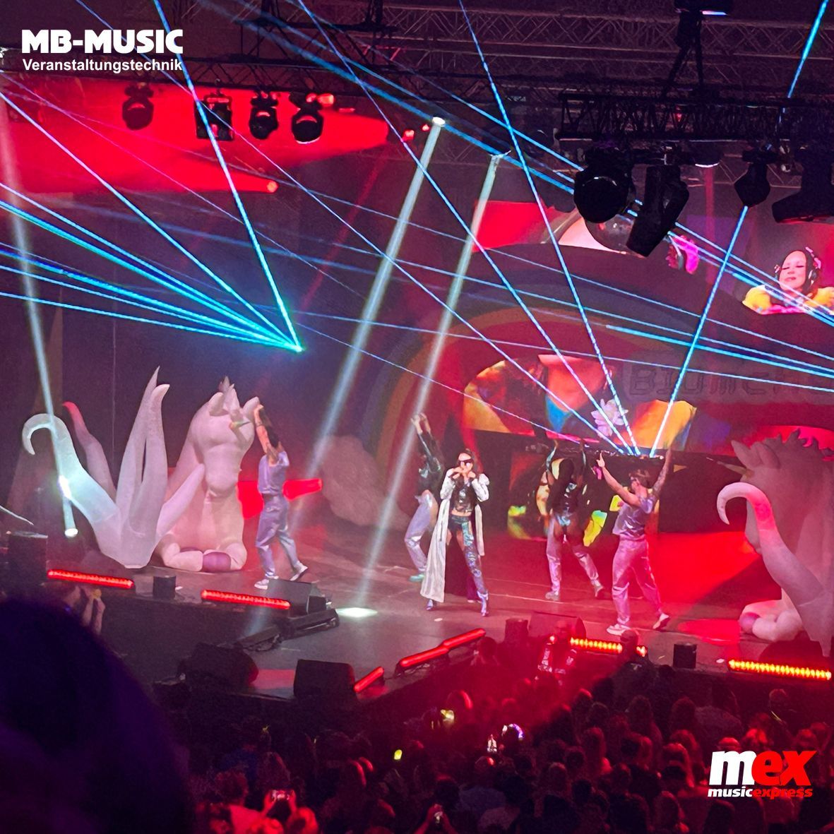 Bühnenbau 90er Party mit OliP. - Blümchen - Charly Lownoise für