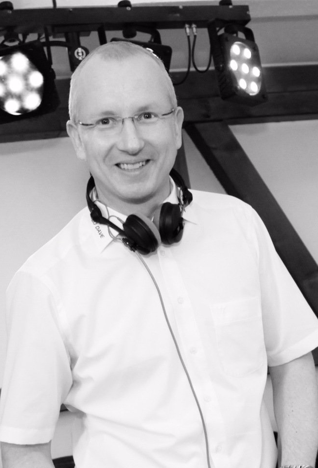 Abiball DJ / DJ Abiball / DJ für Abiball / Abiball Eventtechnik / Abiball Technik / DJ MV / David Grieser / DJ Dave MEX-MusicExpress
