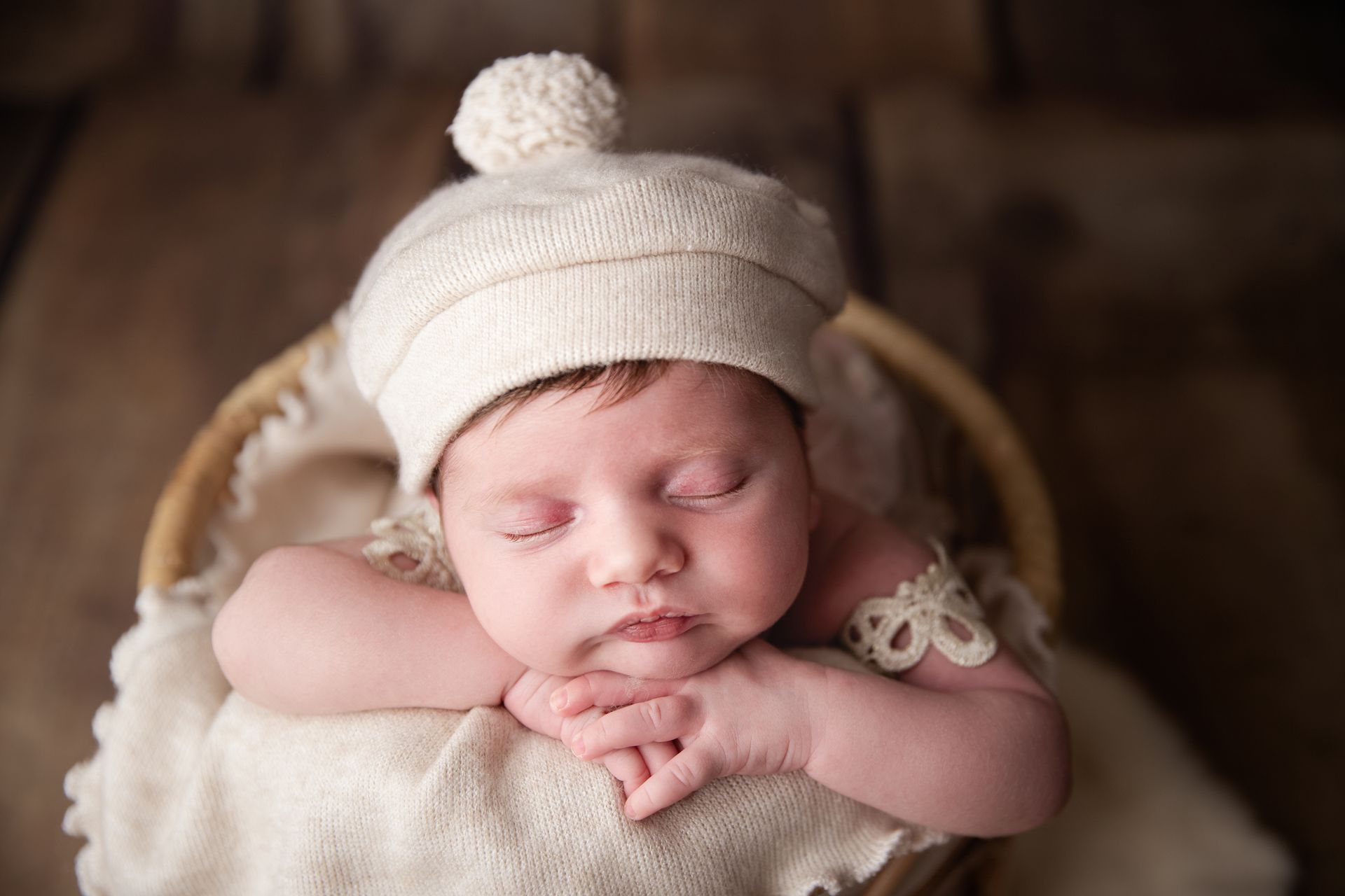 photo-nouveau-ne-en-studio-a-cannes-photo-de-bebe-en-studio-