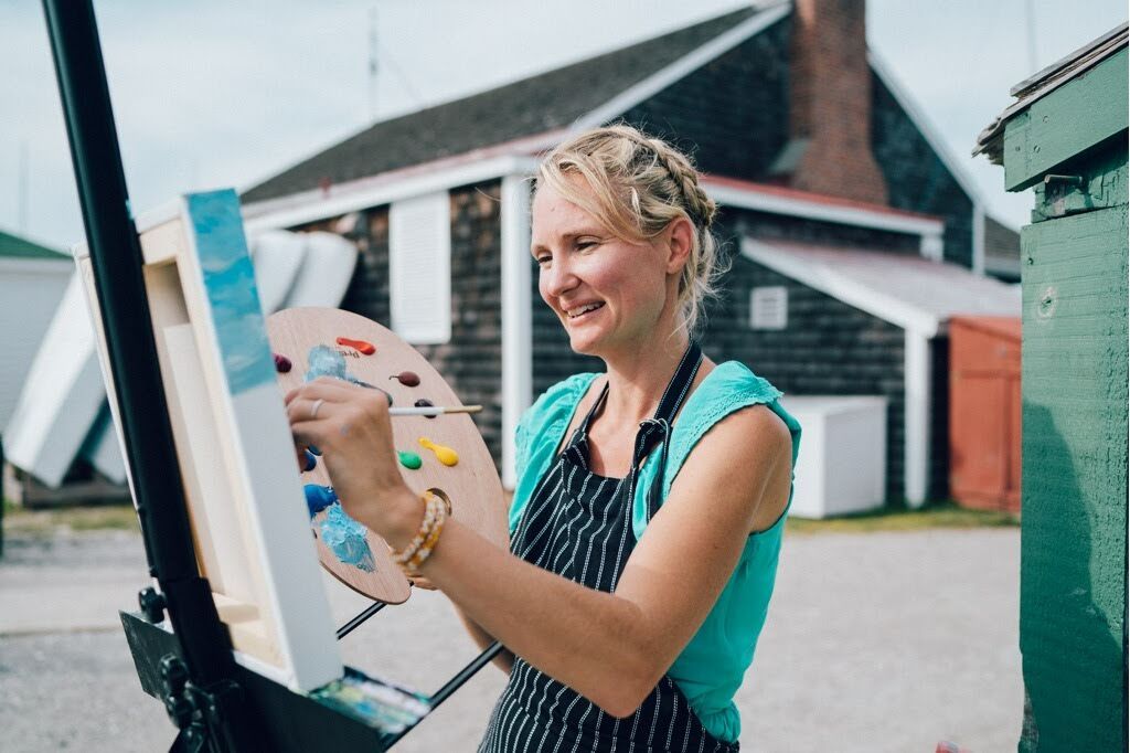 CT artist Bethany Browne, painting live at a wedding at Mystic Seaport. Photo by Maggie Conley Photography