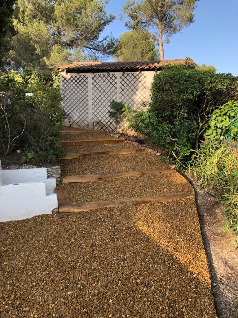 Access Vert paysagiste Aix en Provence pose de traverses