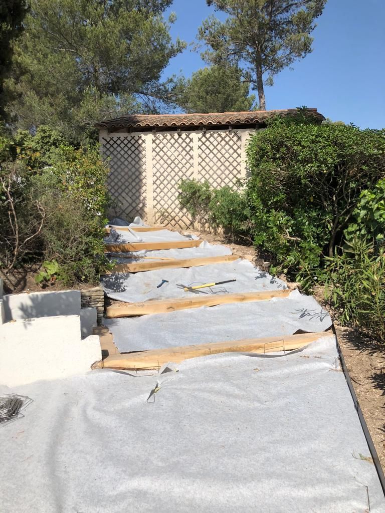 Access Vert paysagiste Aix en Provence pose de traverses